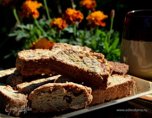 Бискотти с финиками и орехами