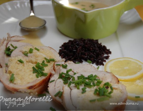 Рулет из индейки  с рикоттой под соусом сабайон