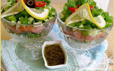 Рецепт Салат с семгой, огурцами и зеленью