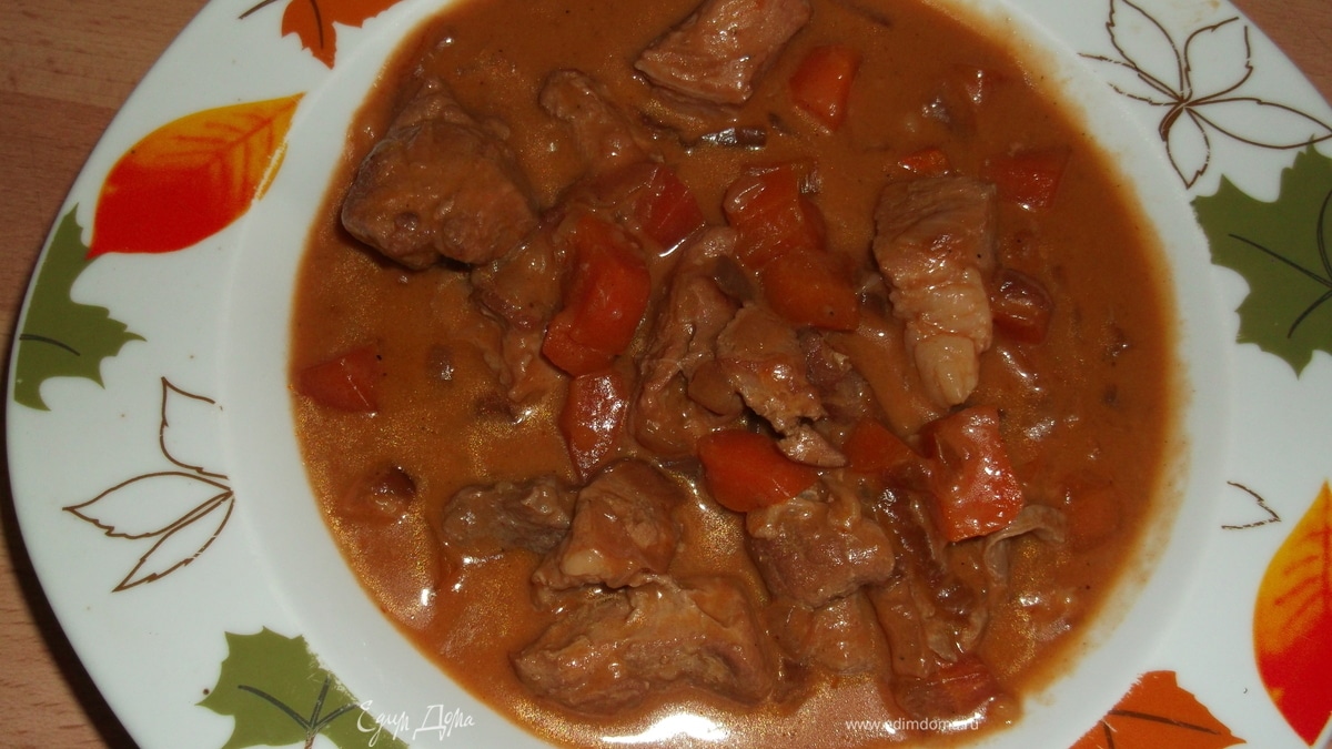 Гуляш из говядины с подливкой