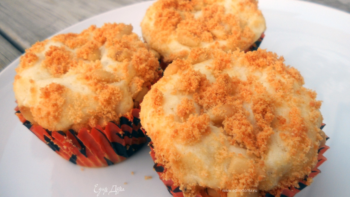 Маффины с пармезаном и кедровыми орехами