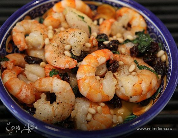 Креветки в винном соусе с орехами и базиликом Креветки в винном соусе с орехами и базиликом