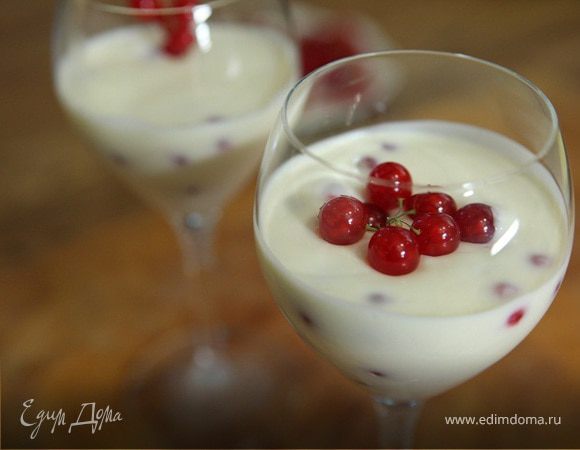 Йогуртовый мусс с красной смородиной Йогуртовый мусс с красной смородиной