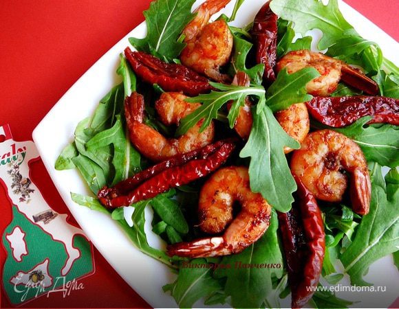 Жареные креветки с руколой и вялеными помидорами Жареные креветки с руколой и вялеными помидорами