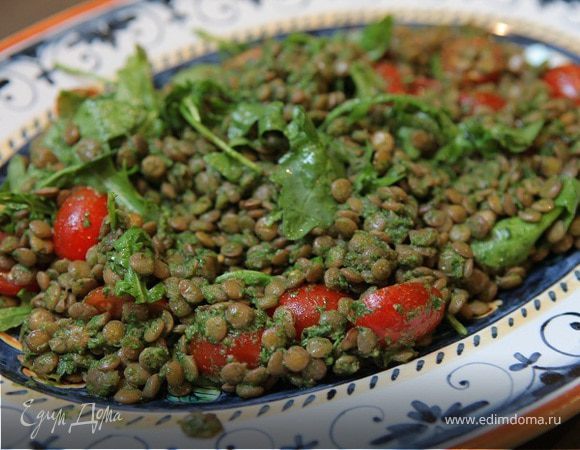 Салат из чечевицы с помидорами черри и сальсой верде Салат из чечевицы с помидорами черри и сальсой верде
