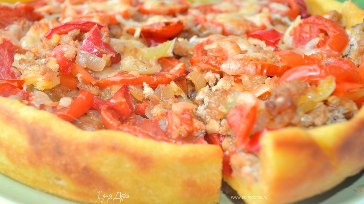 Деревенский пирог из картофельного теста с мясом и овощами