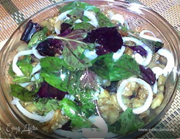 Баклажаны, маринованные с базиликом, луком и чесноком
