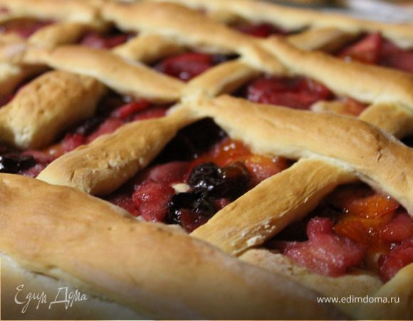 Пирог с грушами, яблоками и вишней Пирог с грушами, яблоками и вишней
