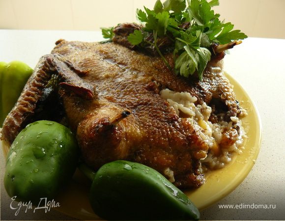 Утка по-домашнему, запеченная с рисом, фруктами и потрохами. Готовим с "HomeQueen Corporation"