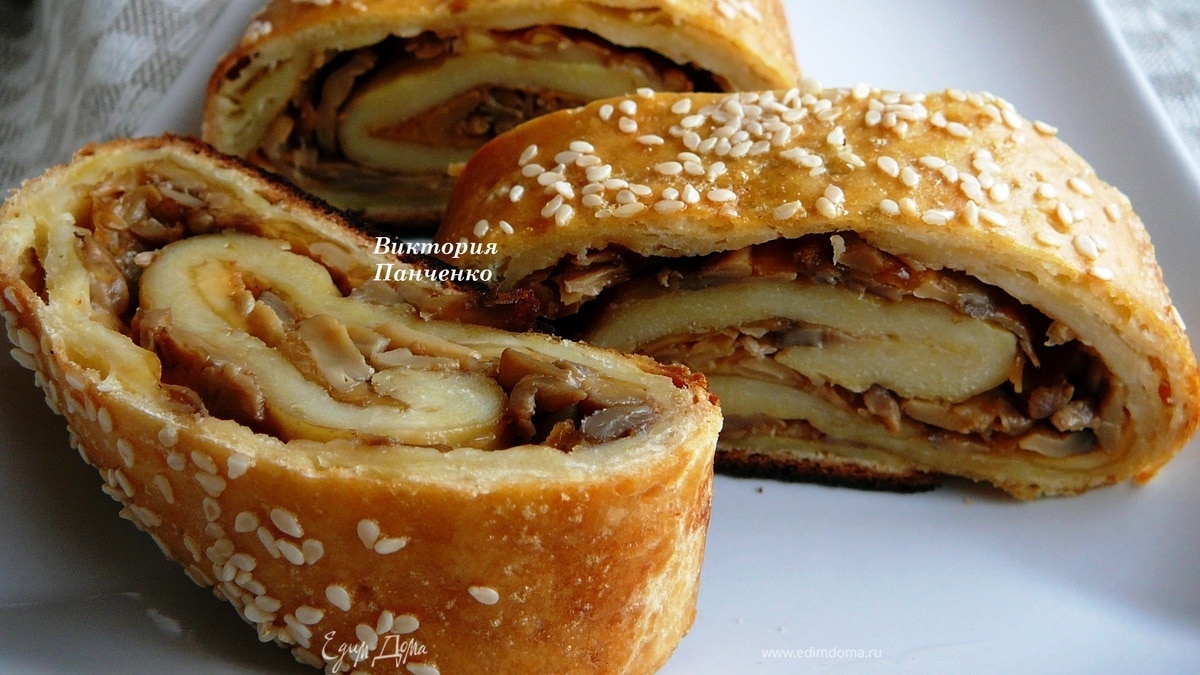 Картофельный рулет с шампиньонами