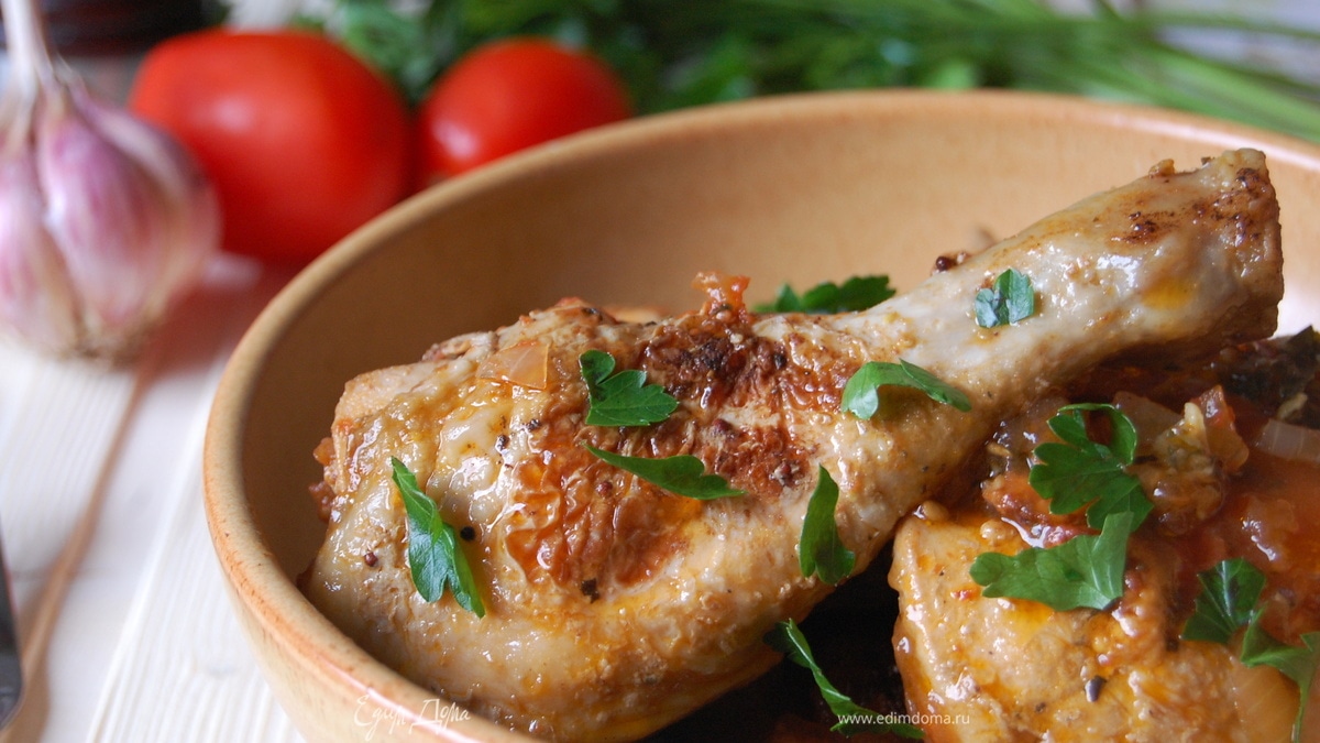 КУРИЦА ЖМУРИТСЯ