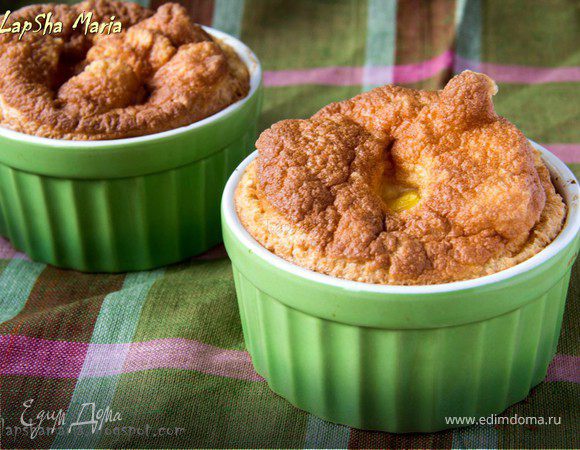 Воздушный омлет с томатами, сыром и колбасками Воздушный омлет с томатами, сыром и колбасками