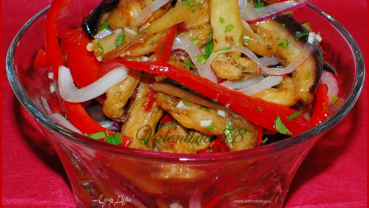 Салат из маринованных баклажанов с овощами
