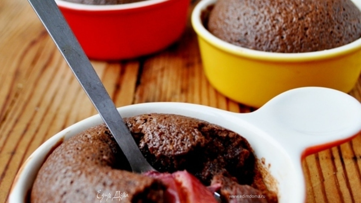 Клафути со сливами и шоколадом