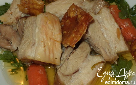 Рецепт Свинина, томленная с овощами и чипсами из шкурки