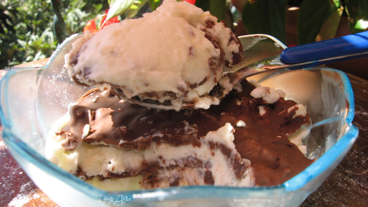 Cемифреддо с безе и шоколадной пастой