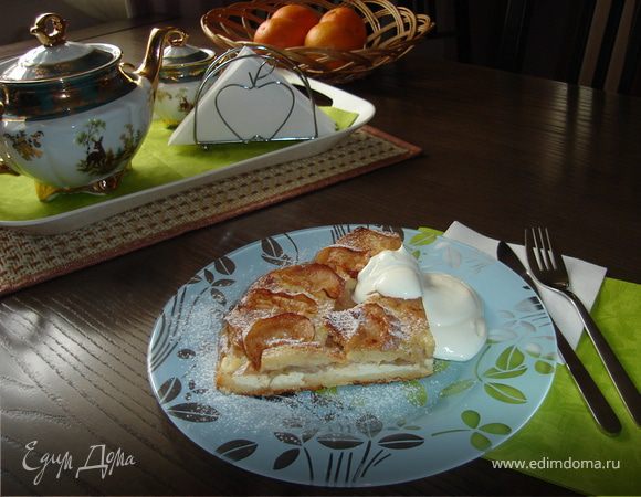 Классическая шарлотка с яблоками и творогом