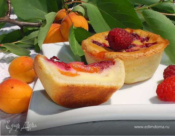 Творожные заливные корзиночки с абрикосами и малиной Творожные заливные корзиночки с абрикосами и малиной