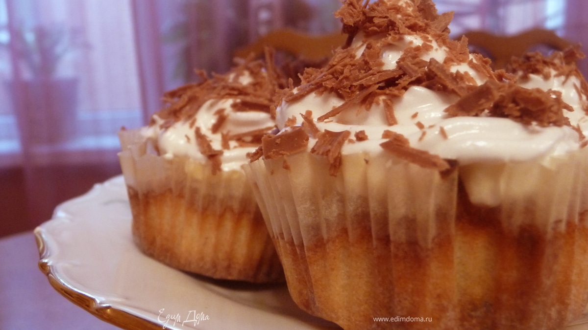 Маффины с шоколадом и белковым кремом