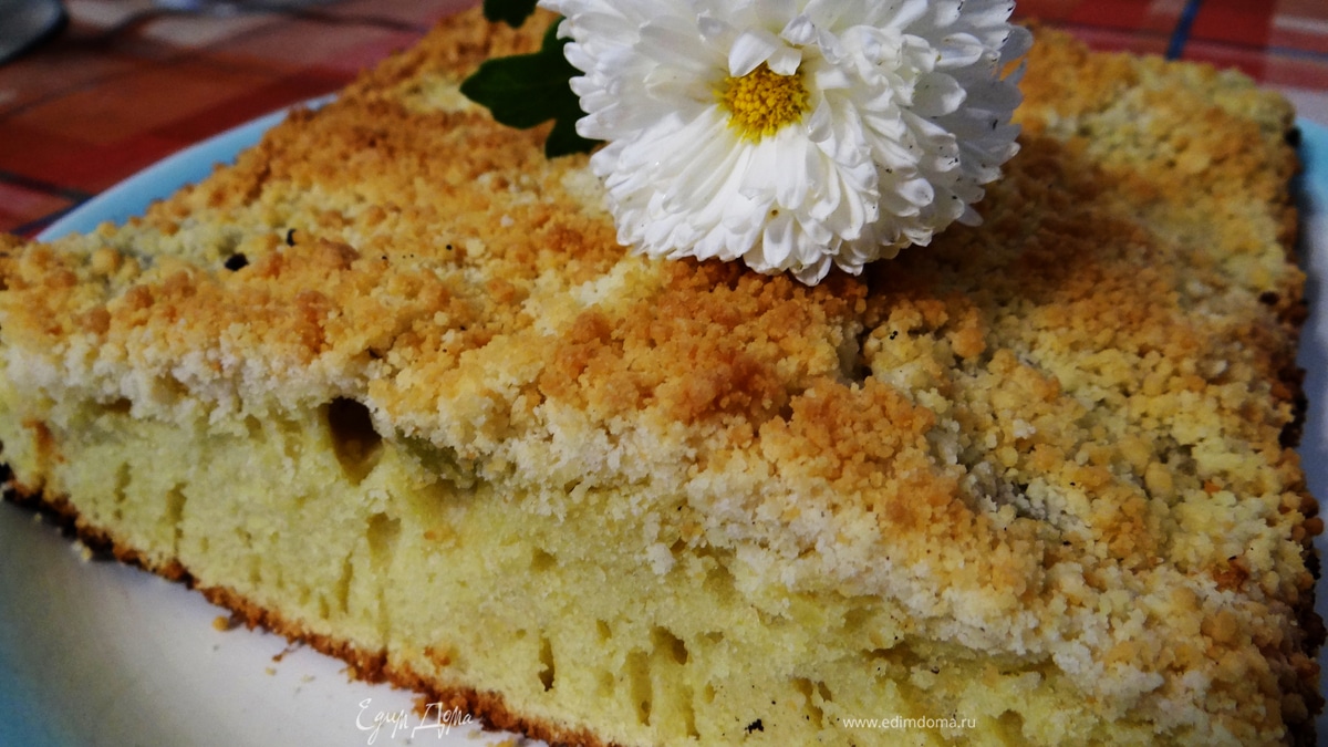 Пирог на лимонаде с киви и штрейзелем