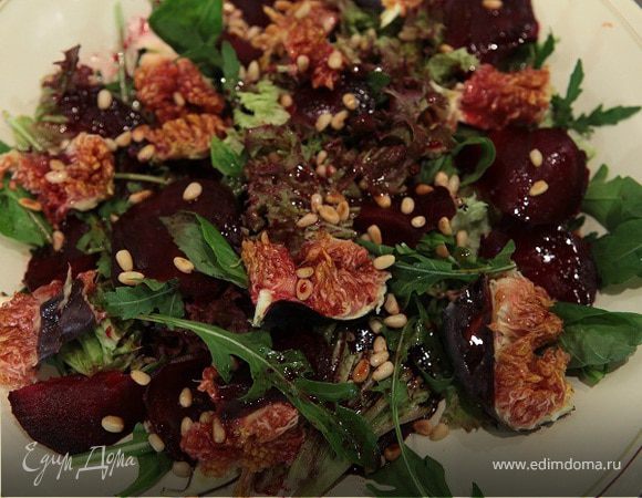 Салат со свеклой, инжиром и кедровыми орешками
