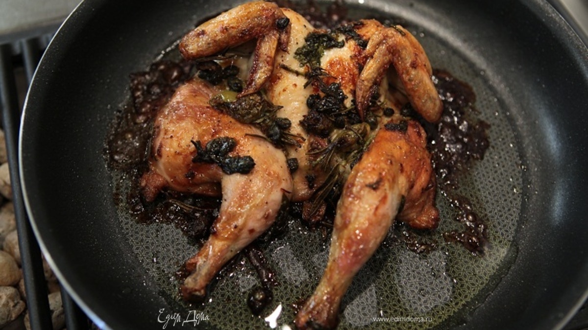 Цыплята с оливками, каперсами и розмарином