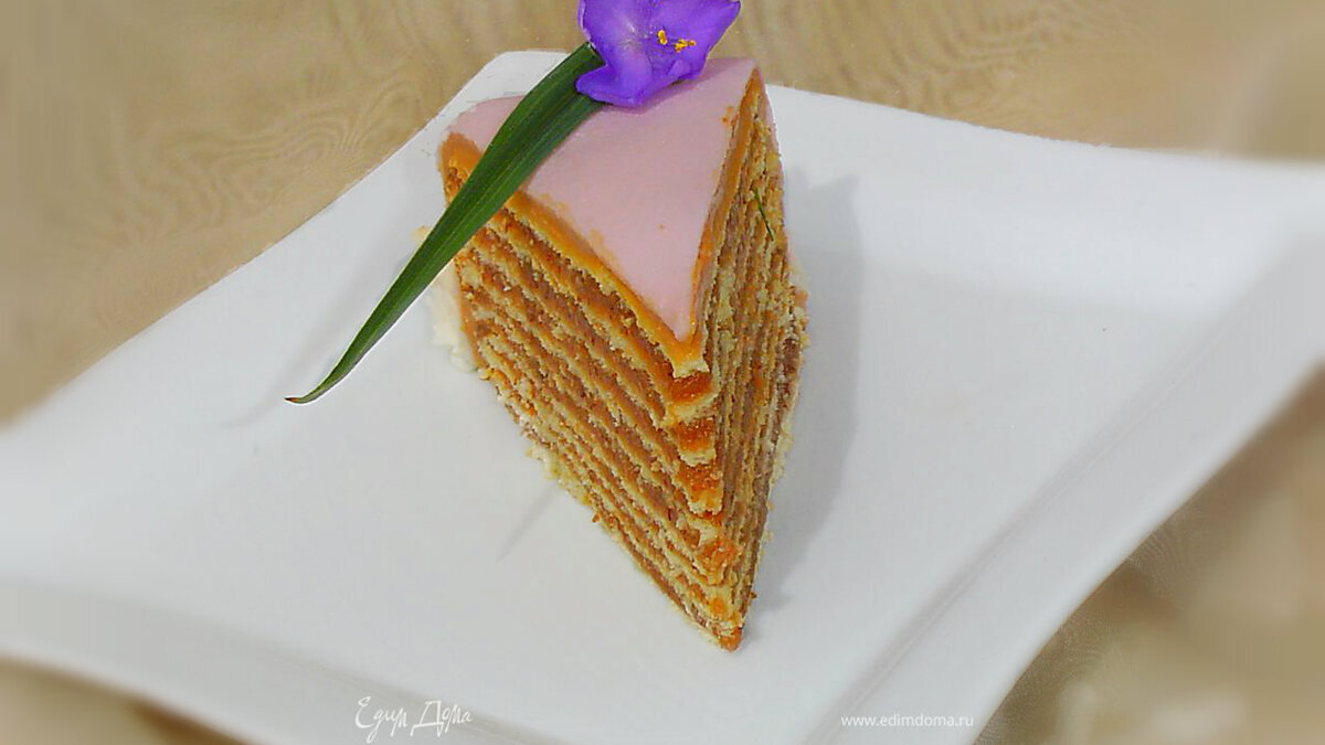 Торт с шоколадным кремом и пралине