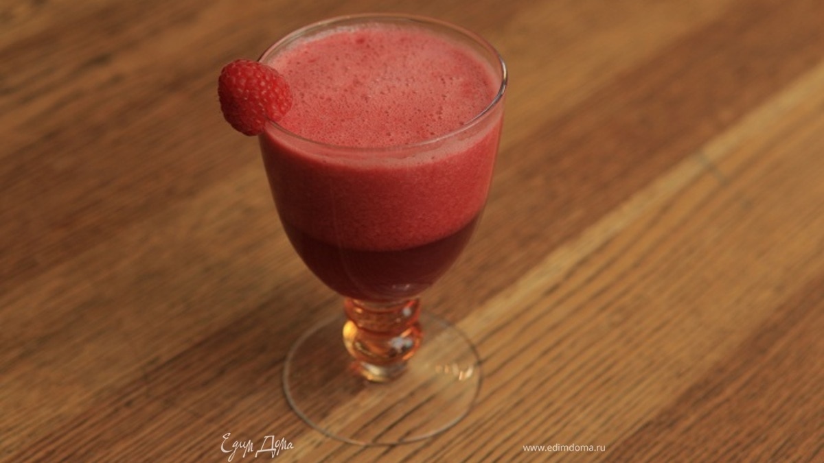 Сок из арбуза, граната и замороженной малины