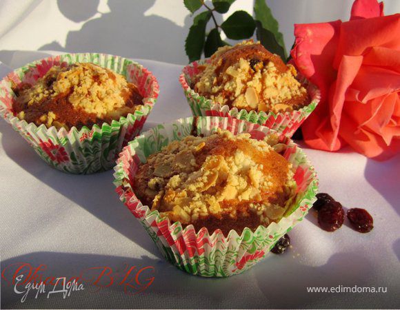Маффины с клюквой и миндальным штрейзелем