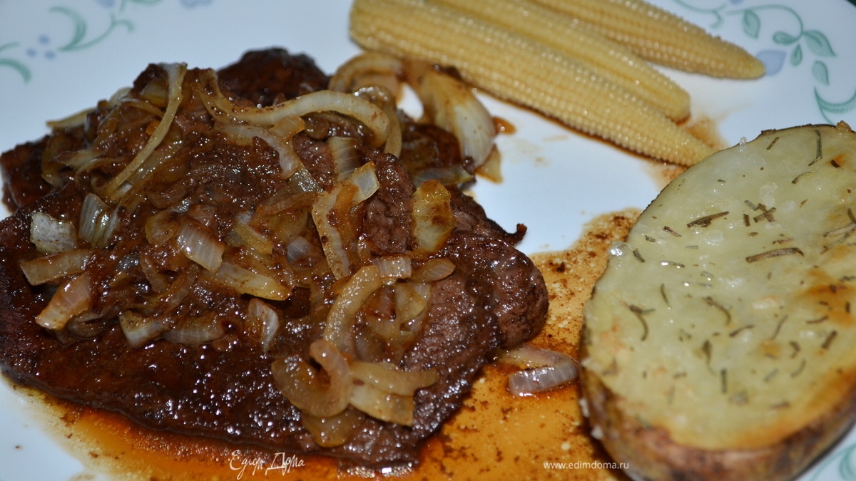 Пряно-сладкие говяжьи стейки на сковороде