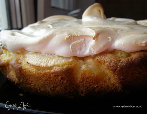 Пирог с творогом, яблоком и нежным суфле