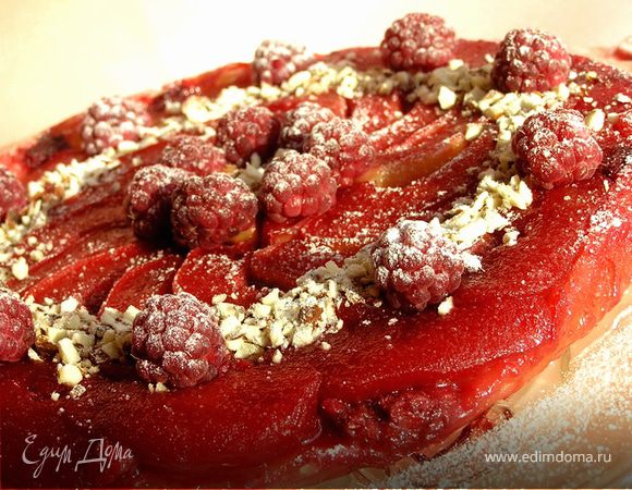 Малиновый татен с айвой и яблоками