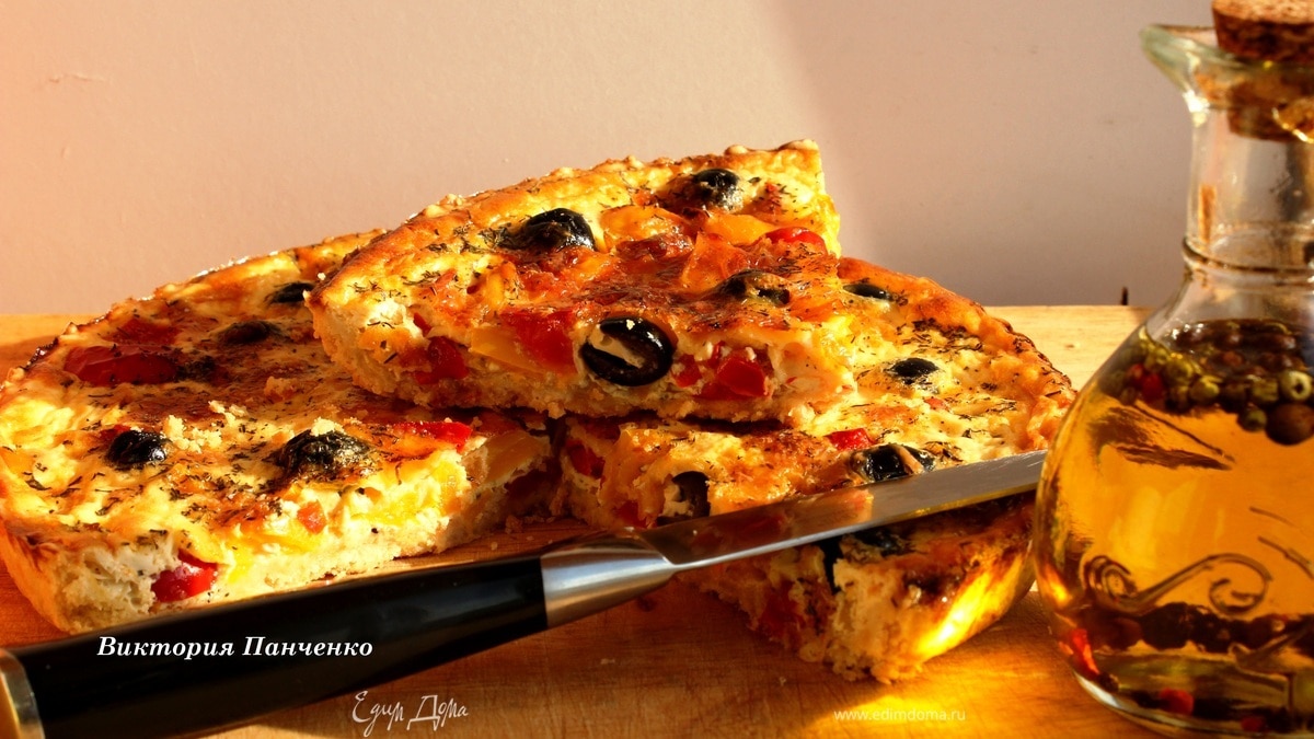Киш с болгарскими перцами и маслинами