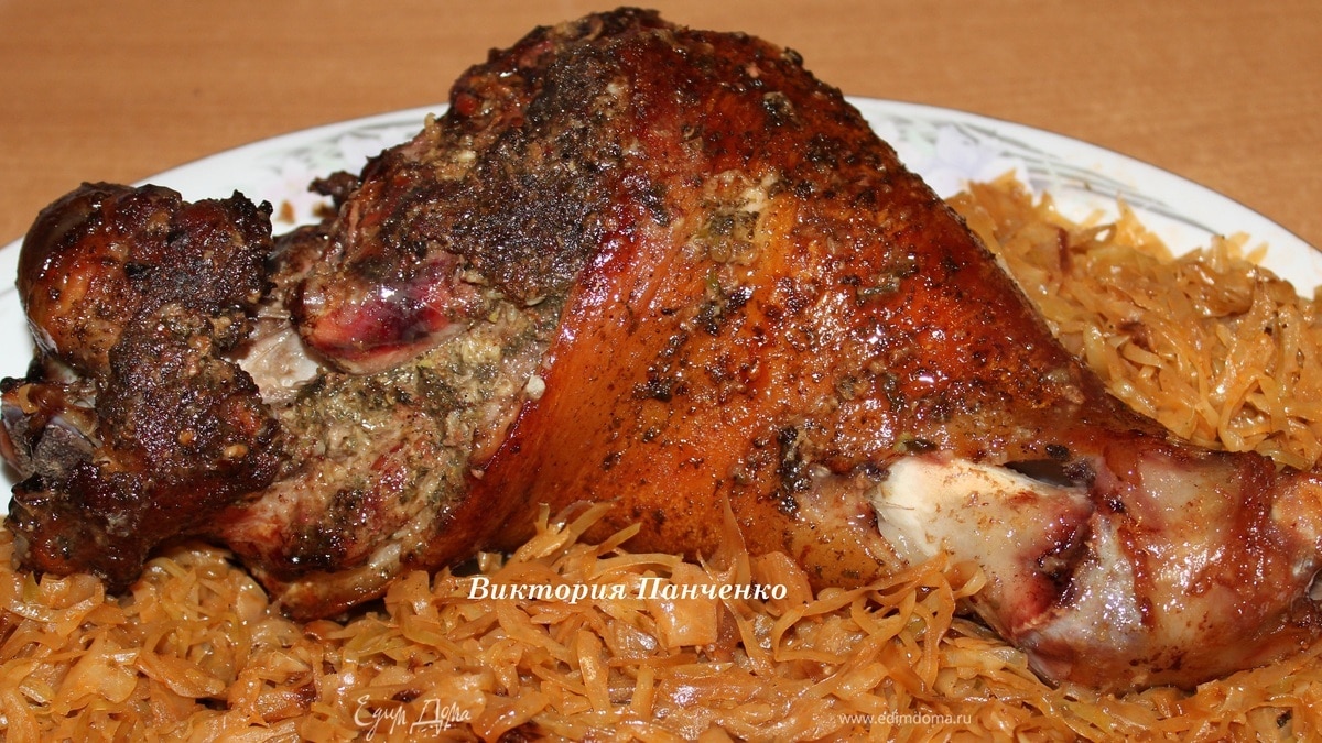 Запеченная свиная рулька