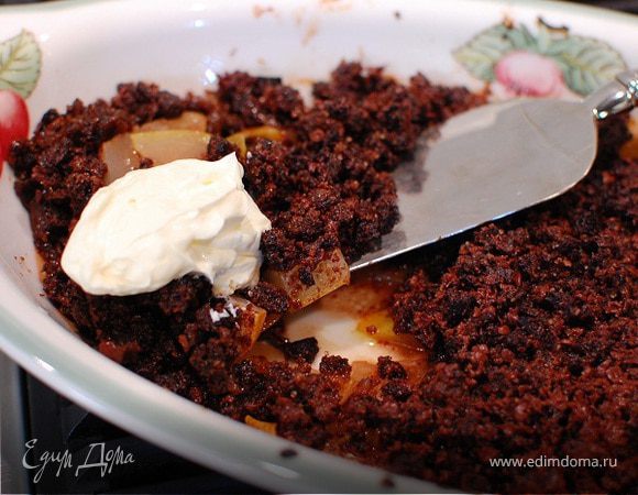 Шоколадный крамбл с грушами 