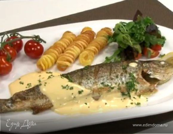 Форель, жаренная на сливочном масле под голландским соусом