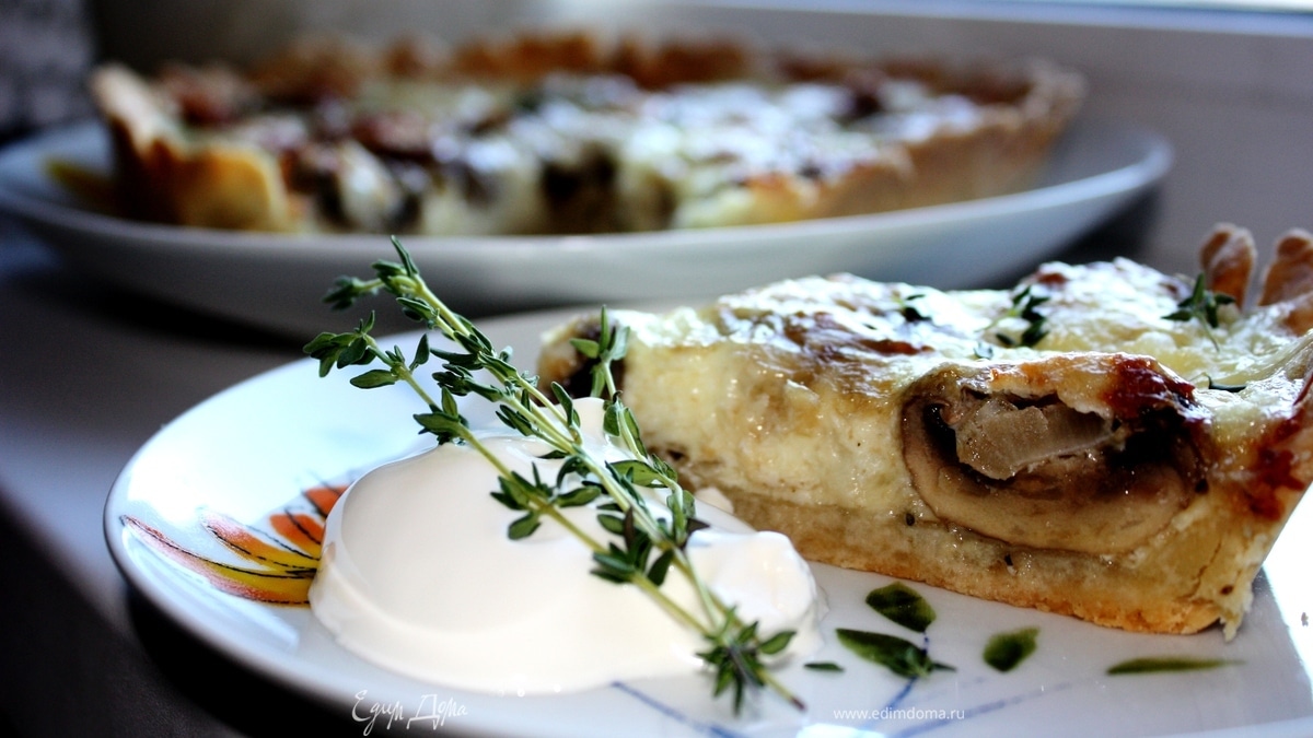 Песочный пирог с грибами и сыром