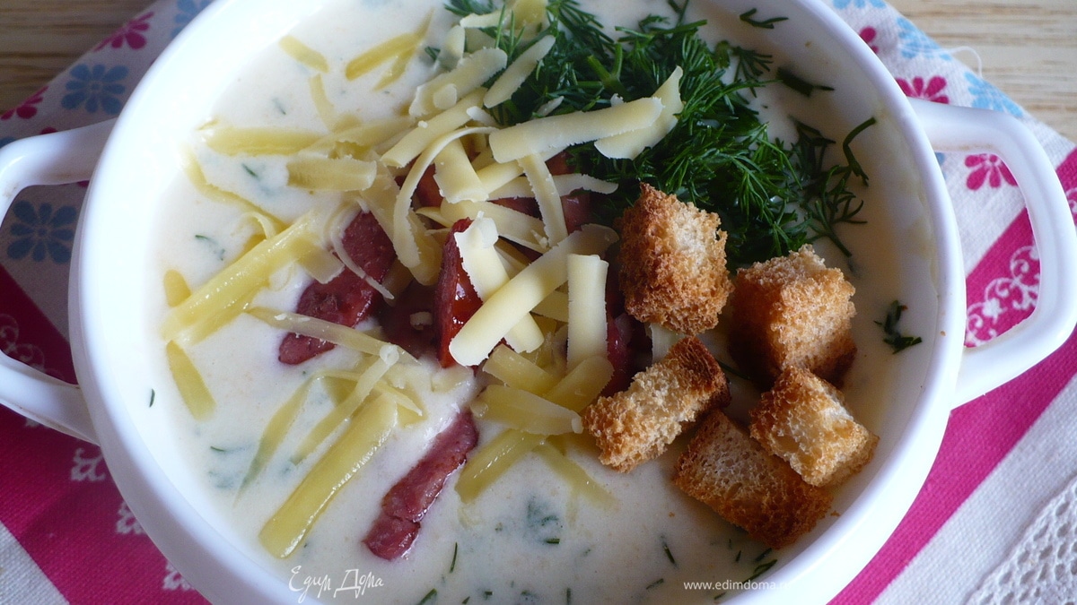 Сырно-овощной суп с копченостями