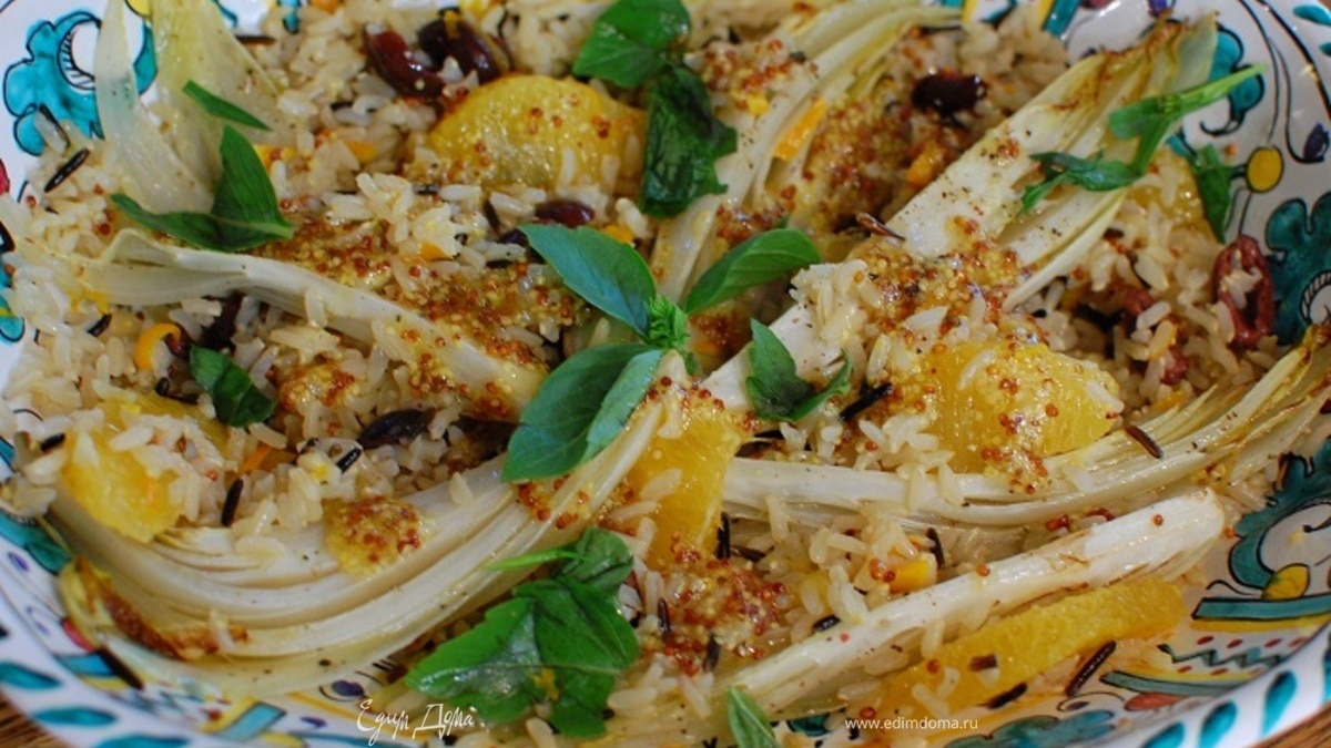 Рисовый салат с цикорием и оливками