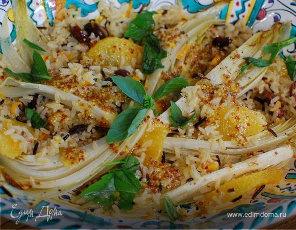 Рисовый салат с цикорием и оливками 