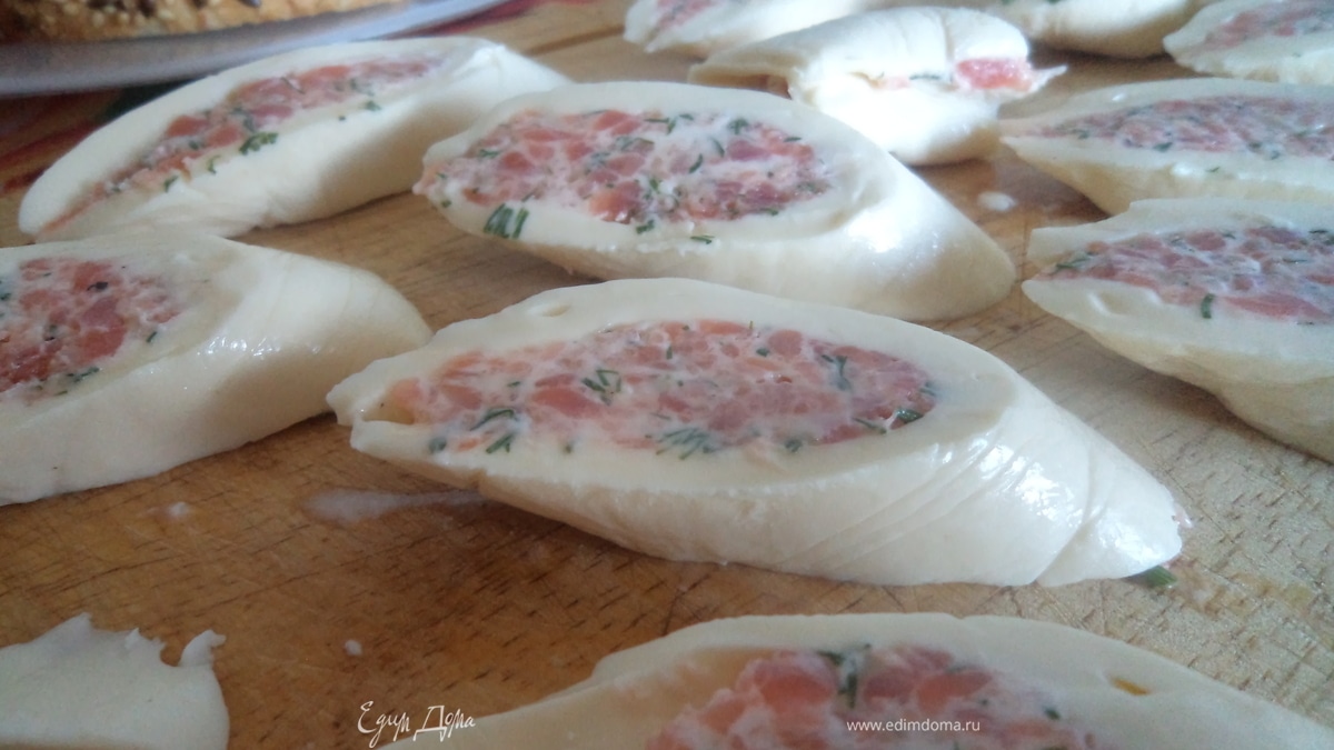 Рулетики закусочные с семгой