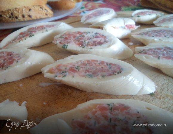 Рулетики закусочные с семгой