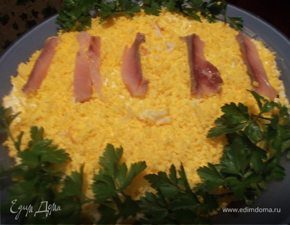 Салат "Мимоза" с копченой ставридой и яблоком Салат "Мимоза" с копченой ставридой и яблоком