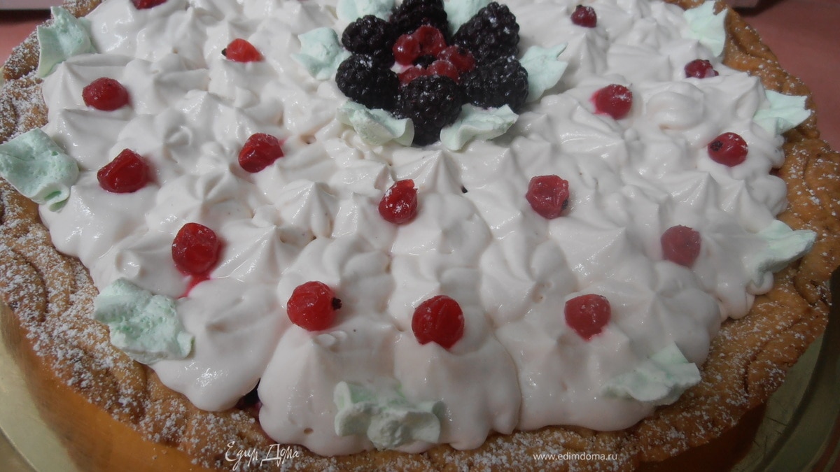 Kростата с лесными ягодами