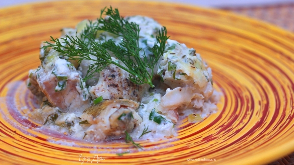 Судак, запеченный со сметаной