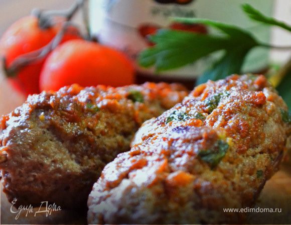 Говяжьи кебабы с соусом из вяленых томатов