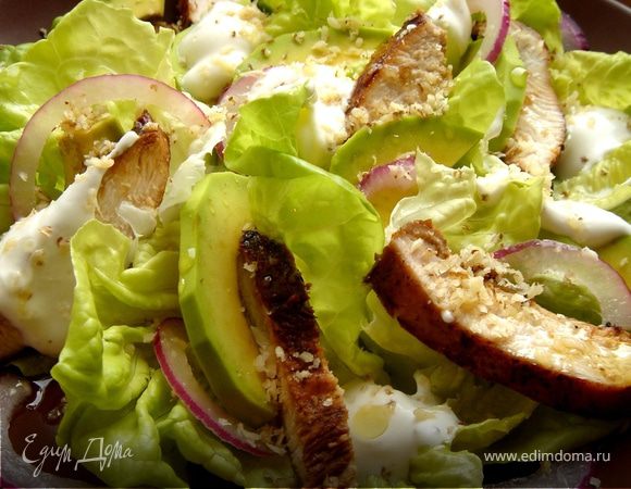 Пикантный салат из курицы и авокадо Пикантный салат из курицы и авокадо