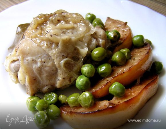 Курица с айвой и зеленым горошком