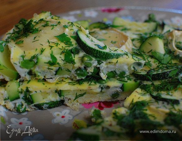 Омлет с цукини и зеленым горошком 