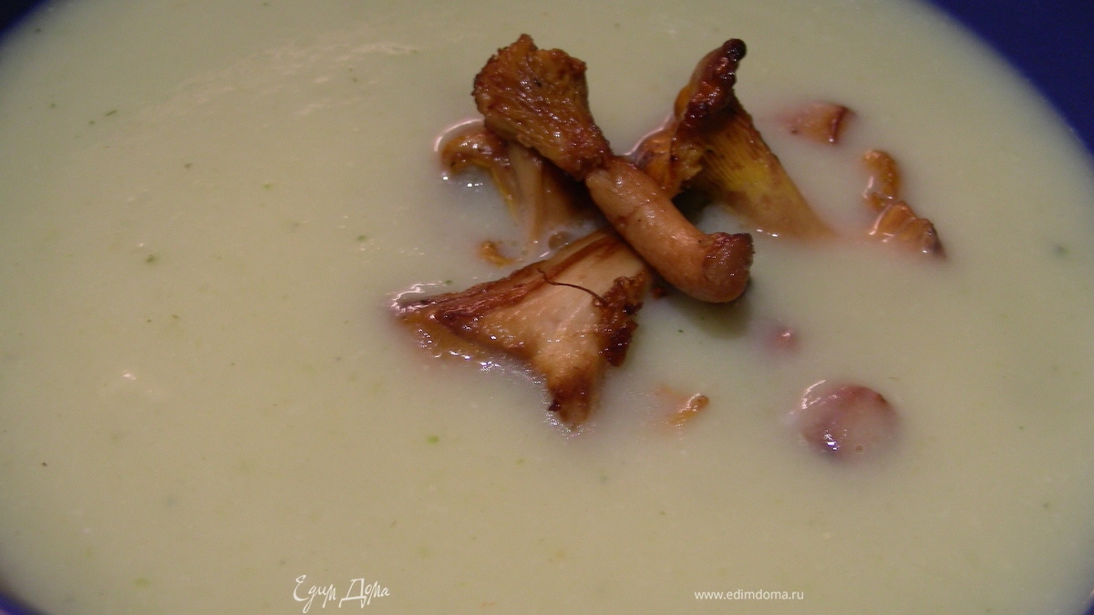 Суп-пюре из цукини с лисичками или лесными грибами